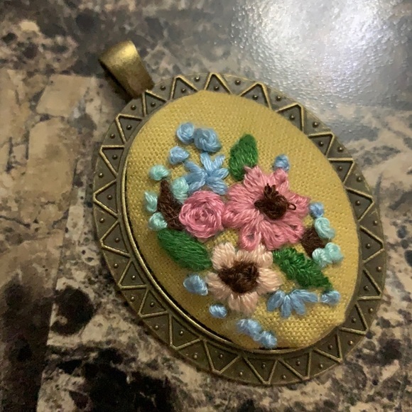 Jewelry - Beautiful hand made embroidery pendant with necklace (chain)